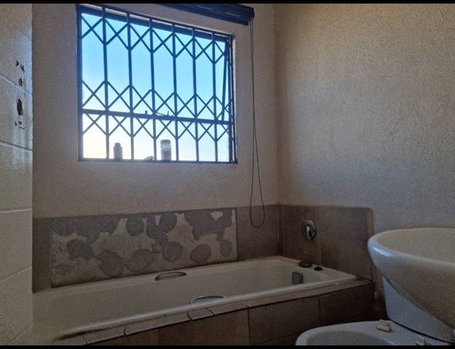 2 BEDROOM HOUSE FOR SALE IN EVATON WEST